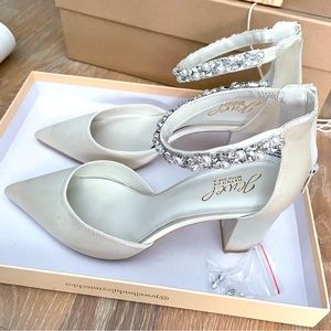 Badgley Mischka champagne satin heels with rhinestones and pearls 7.5